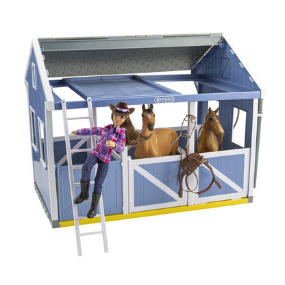 Breyer Deluxe Country Stable with Horse &amp; Wash Stall