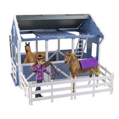Breyer Deluxe Country Stable with Horse &amp; Wash Stall
